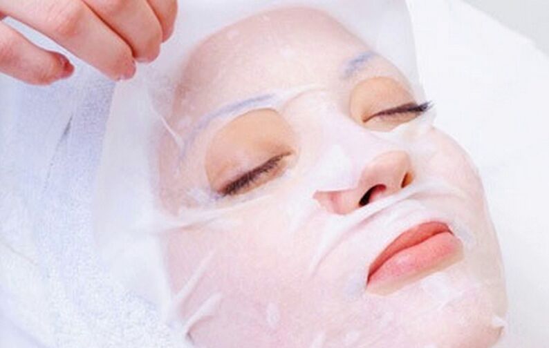 Compress to clean the skin