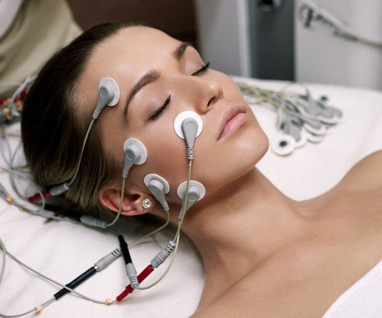 Myostimulation for the skin around the eyes.